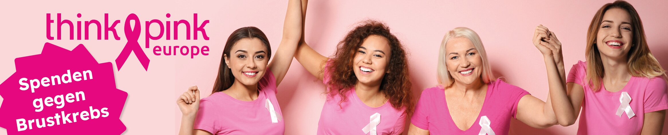 Think-Pink-Europe-Banner mit vier lächelnden Frauen in pinken Shirts und Brustkrebs-Schleifen vor rosa Hintergrund. Pinker Störer mit dem Text „Spenden gegen Brustkrebs“.