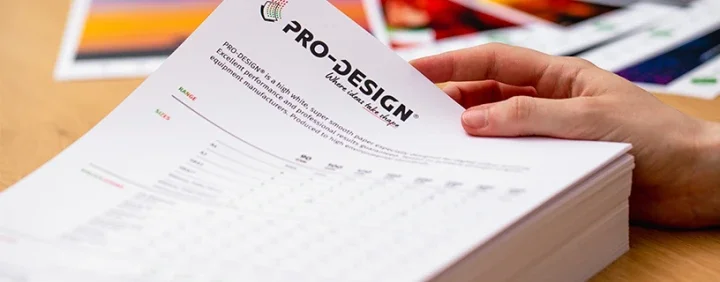 PRO-DESIGN Druckpapier mit technischem Datenblatt und Farbdruckmustern