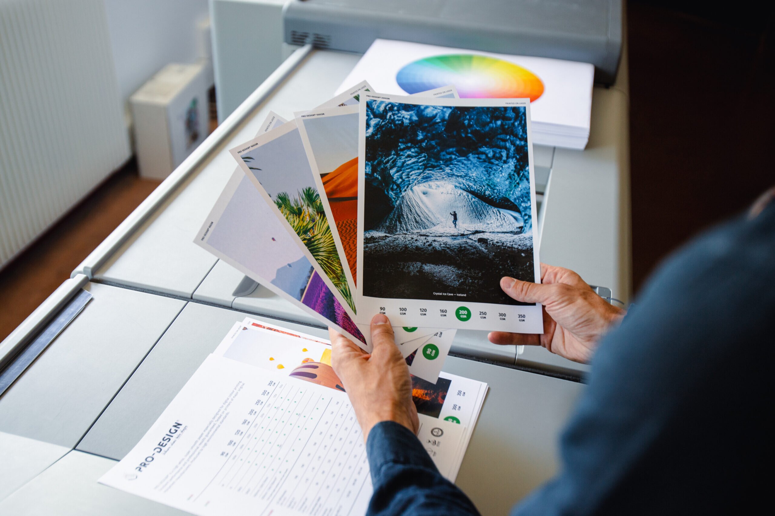 PRO-DESIGN Papiermuster für brillante Farbdrucke in verschiedenen Grammaturen
