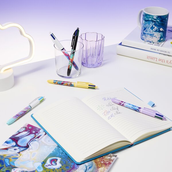 BIC Stylo &agrave; bille r&eacute;tractable 4 Colours Decors, pr&eacute;sentoir
