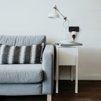 LogiLink Adapterstecker mit Smartphone-Ablagefläche, weiss