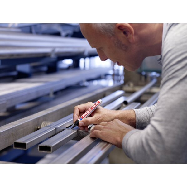 EDDING 3000 Marqueur permanent, pointe ogive, largeur de trait 1,5-3 mm orange clair