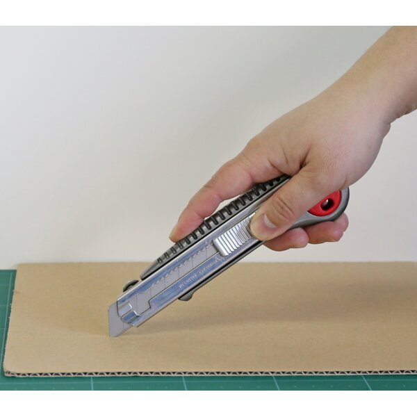 NT Cutter L-2000RP, boîtier en aluminium, 18 mm, anthracite