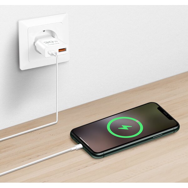 LogiLink USB-Steckdosenadapter, 1x USB-C (PD), 1x USB-A (QC)