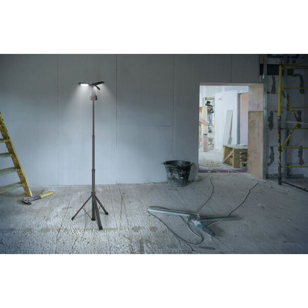 ANSMANN Projecteur LED rechargeable Triohead 7000R, trépied